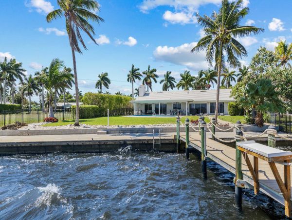 Outdoor Pool Villa on the Bay