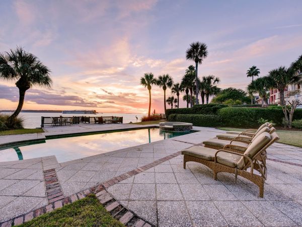 Oceanfront Vacation Home in St. Simons Island with Pool