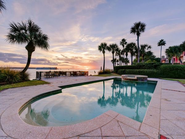 Oceanfront Vacation Home in St. Simons Island with Pool