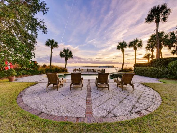 Oceanfront Vacation Home in St. Simons Island with Pool