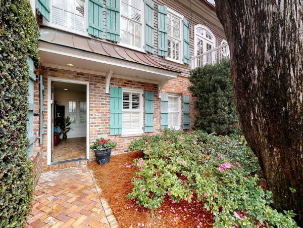 Oceanfront Vacation Home in St. Simons Island with Pool