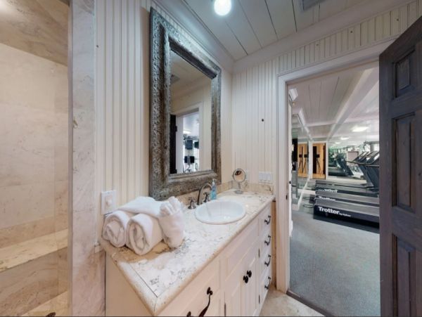 Oceanfront Vacation Home in St. Simons Island with Pool