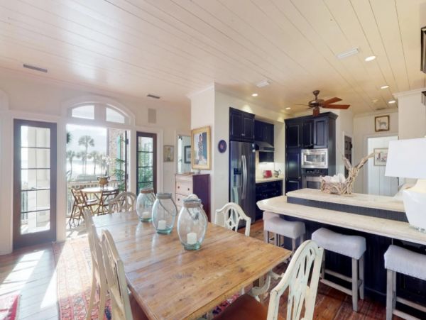 Oceanfront Vacation Home in St. Simons Island with Pool
