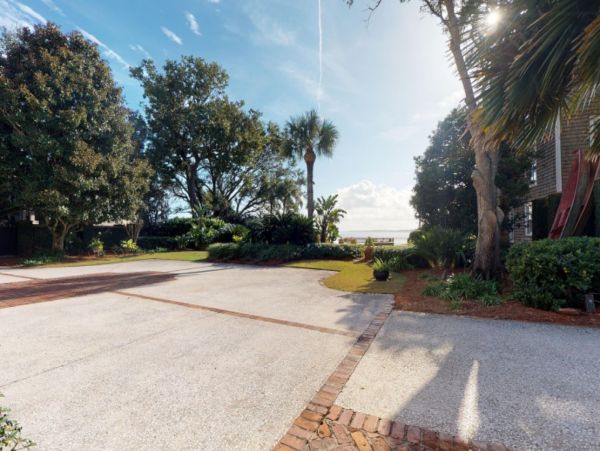 Oceanfront Vacation Home in St. Simons Island with Pool