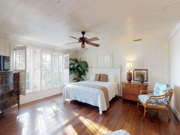 Oceanfront Vacation Home in St. Simons Island with Pool