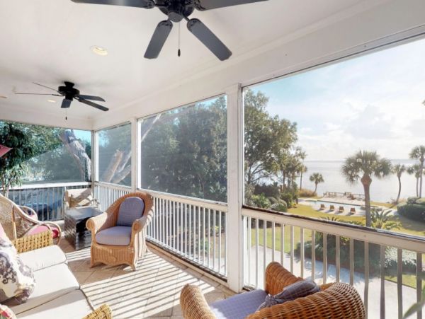 Oceanfront Vacation Home in St. Simons Island with Pool