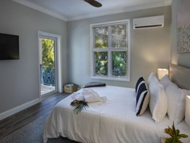 Amazing 3 Bedroom Pool Villa & Steps from the Water´s Edge