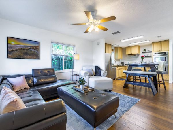 Two Bedroom Cottage in South Sarasota Sleeps 4 Guests
