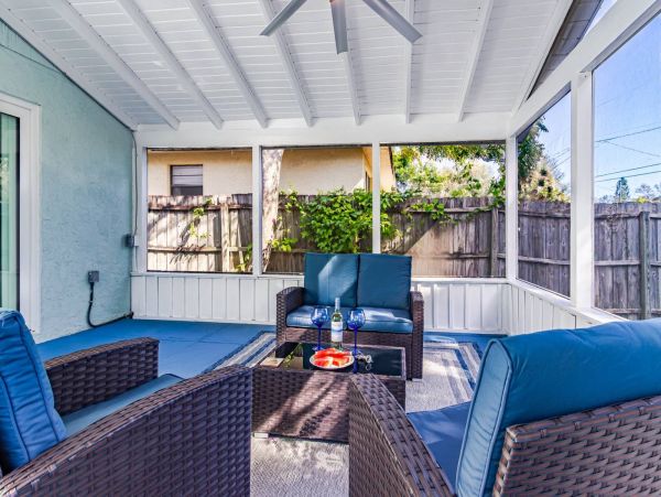 Two Bedroom Cottage in South Sarasota Sleeps 4 Guests