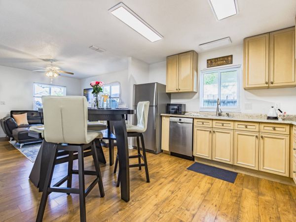 Two Bedroom Cottage in South Sarasota Sleeps 4 Guests