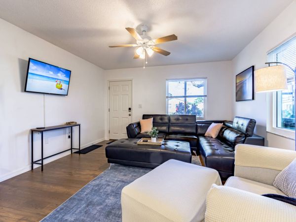 Two Bedroom Cottage in South Sarasota Sleeps 4 Guests