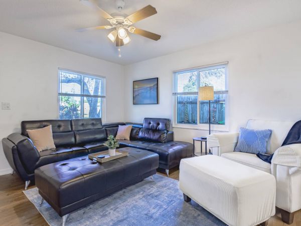 Two Bedroom Cottage in South Sarasota Sleeps 4 Guests
