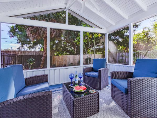 Two Bedroom Cottage in South Sarasota Sleeps 4 Guests