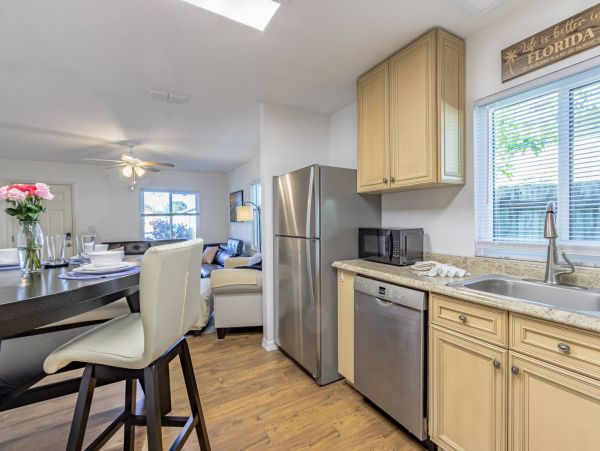 Two Bedroom Cottage in South Sarasota Sleeps 4 Guests