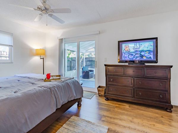 Two Bedroom Cottage in South Sarasota Sleeps 4 Guests