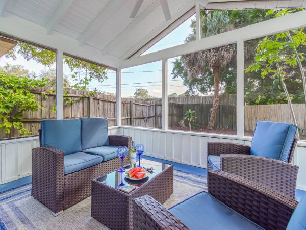 Two Bedroom Cottage in South Sarasota Sleeps 4 Guests