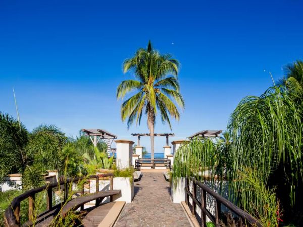 Luxurious Beach Estate with Amazing Views in Guanacaste