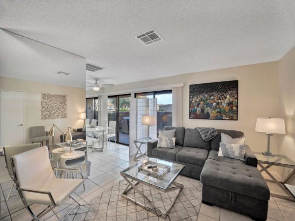 Palm Springs Condo 1012900