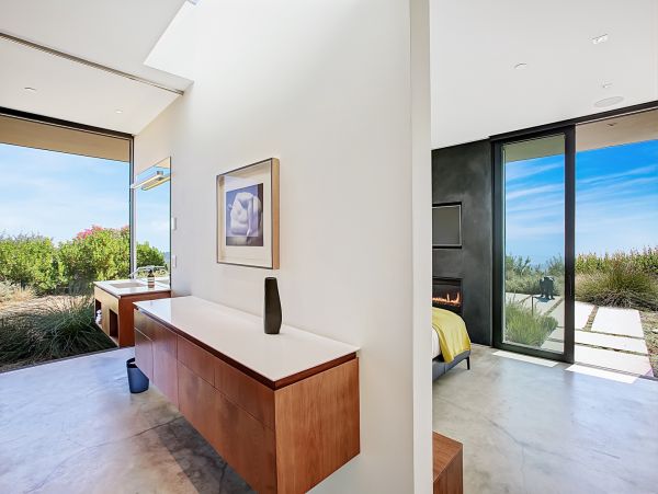 Beautiful Santa Barbara Vacation Home Three Bedroom