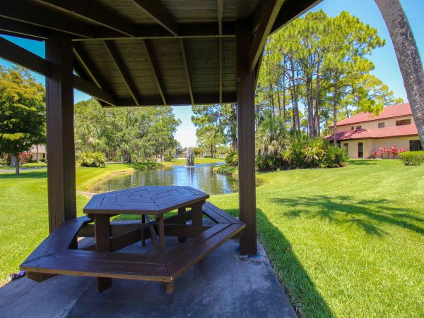 Sarasota Delightful Two Bedroom Vacation Villa
