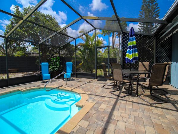 Sarasota Vacation Pool Home Sleeps 6 Guests