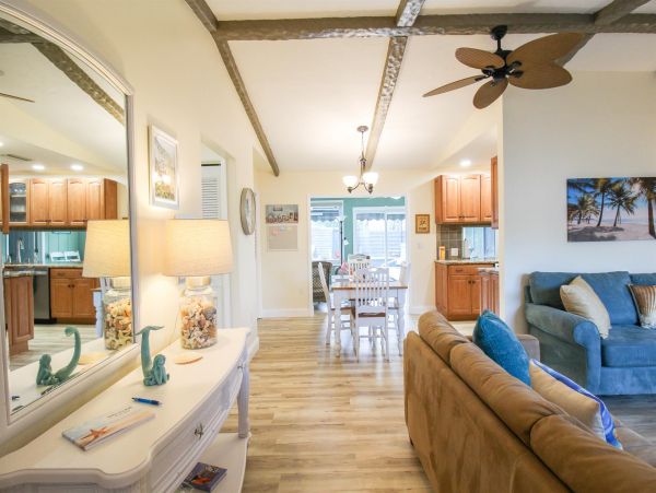 Sarasota Vacation Pool Home Sleeps 6 Guests