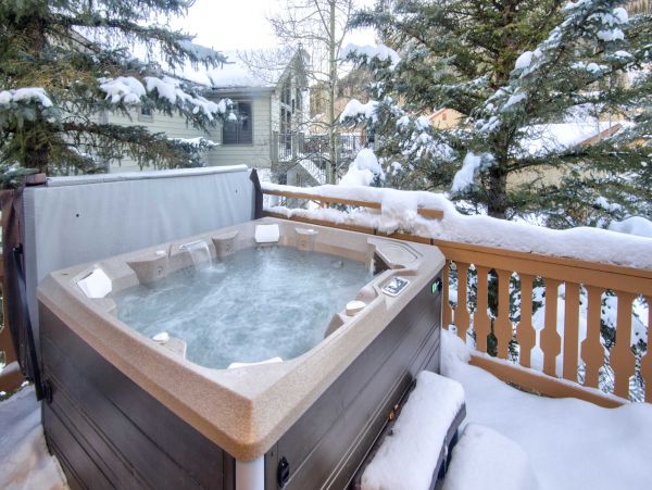 Vail Four Bedroom Vacation Home - Private Hot Tub