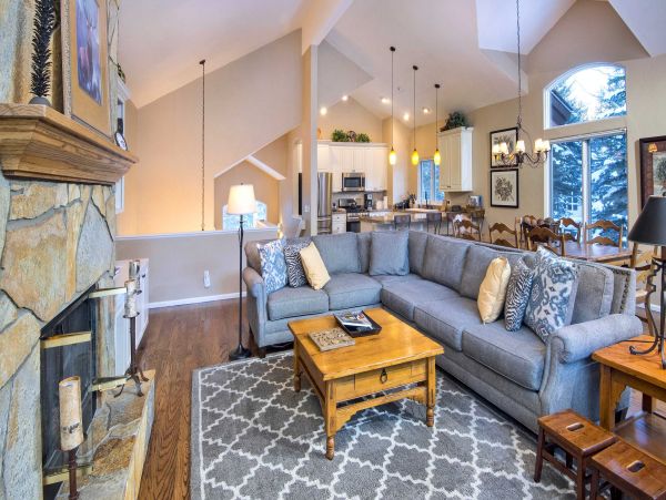Vail Four Bedroom Vacation Home - Private Hot Tub