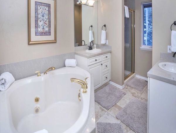Vail Four Bedroom Vacation Home - Private Hot Tub