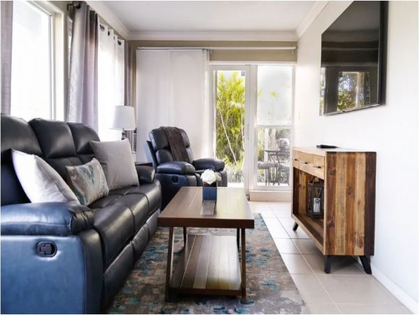 Fort Lauderdale Vacation Pool Home Three Bedroom