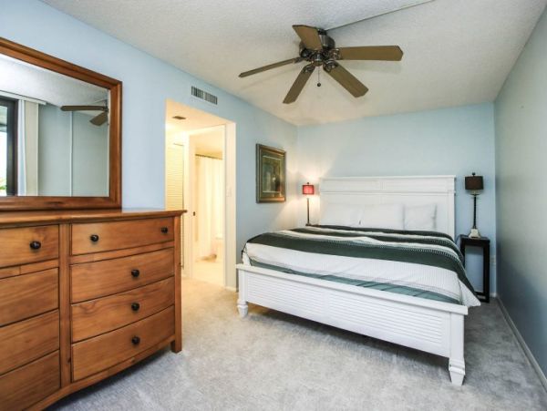 Sanibel Island Vacation Rentals | 2-Bedroom Gulf View Condo with Pool & Amenities