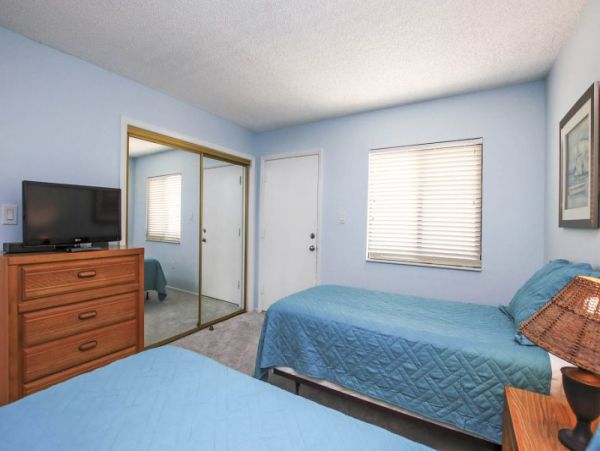 Sanibel Island Vacation Rentals | 2-Bedroom Gulf View Condo with Pool & Amenities