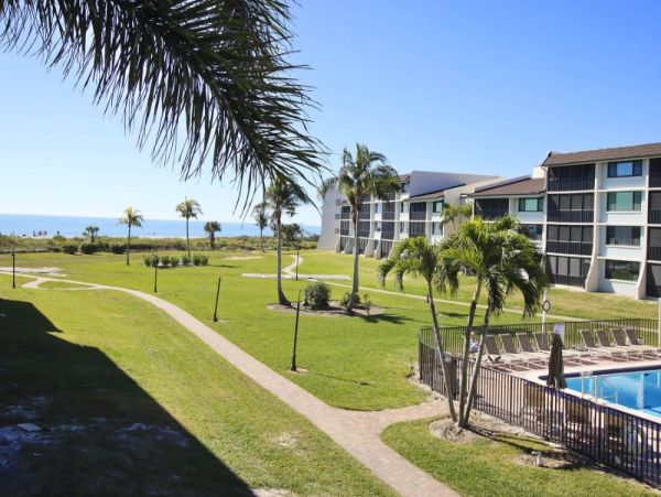 Sanibel Island Vacation Rentals | 2-Bedroom Gulf View Condo with Pool & Amenities