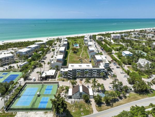 Sanibel Island Vacation Rentals | 2-Bedroom Gulf View Condo with Pool & Amenities