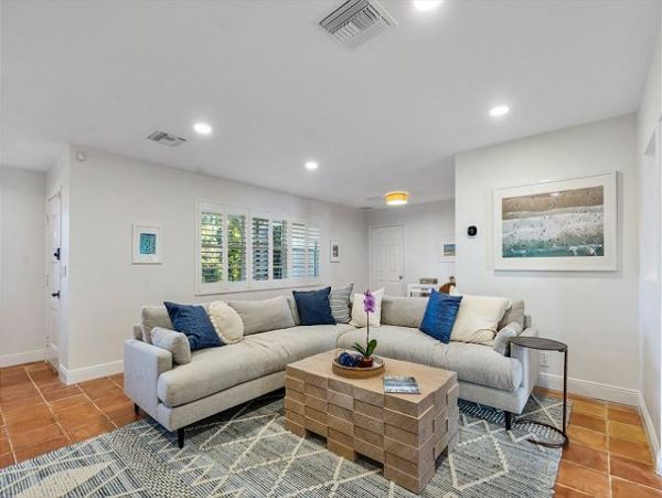 3 Bedroom Vacation Home on Delray Beach FL - Private Pool & Luxurious Amenities