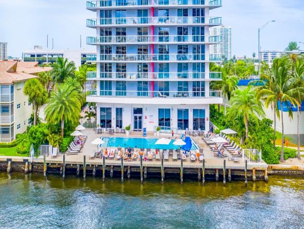 Beautiful 2 Bedroom Condo in Hallandale Beach Florida