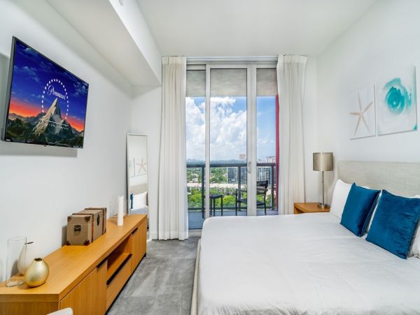 Beautiful 2 Bedroom Condo in Hallandale Beach Florida