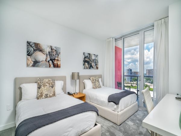 Beautiful 2 Bedroom Condo in Hallandale Beach Florida