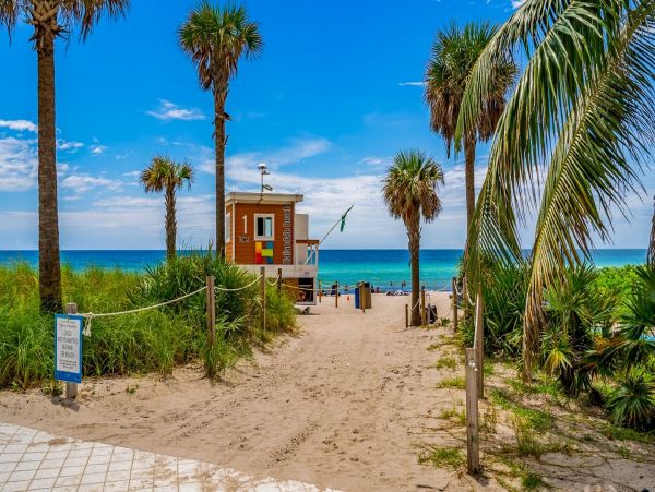 Beautiful 2 Bedroom Condo in Hallandale Beach Florida