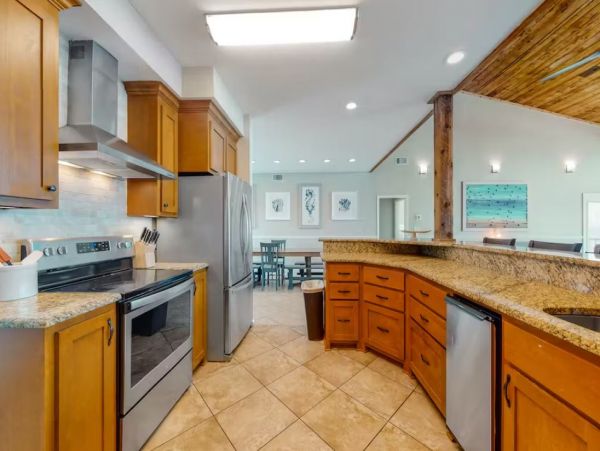 Beachfront 9 Bedroom Vacation Rental in Orange Beach