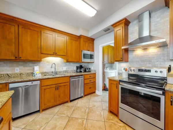 Beachfront 9 Bedroom Vacation Rental in Orange Beach