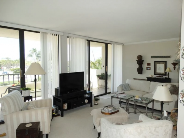 Across from Siesta Key Public Beach