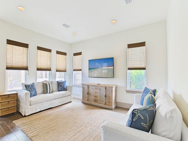Spacious 4 Bedroom Home Sleeps 12 Guests