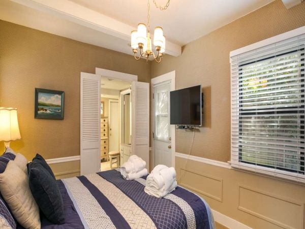Santa Cruz County Home 1013324