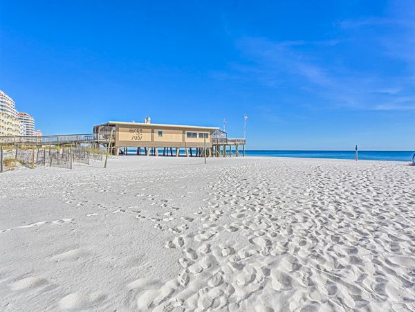 Beachfront Lovely Full Ocean Views