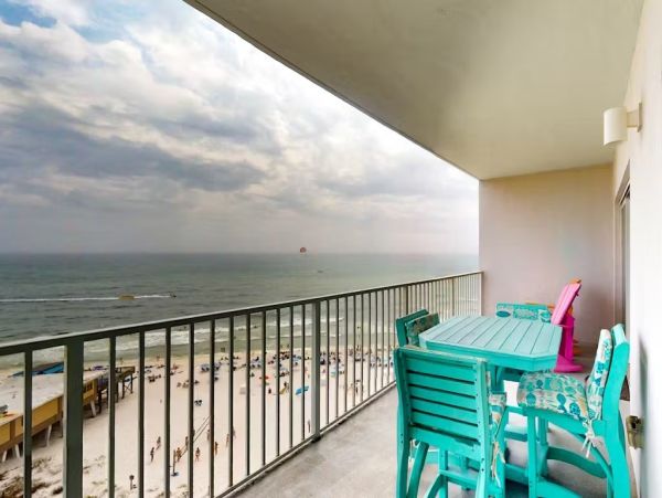 Beachfront Lovely Full Ocean Views