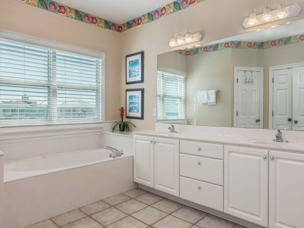 Charming 6 Bedroom Vacation Getaway in Orange Beach