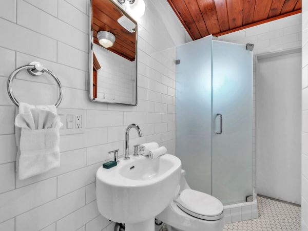 Anna Maria 2 Bedroom Rental with Partial Ocean View Sleeps 6