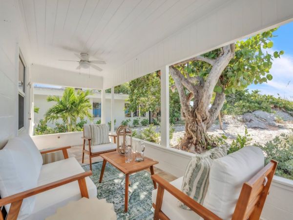 Anna Maria 2 Bedroom Rental with Partial Ocean View Sleeps 6