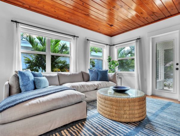 Anna Maria 2 Bedroom Rental with Partial Ocean View Sleeps 6